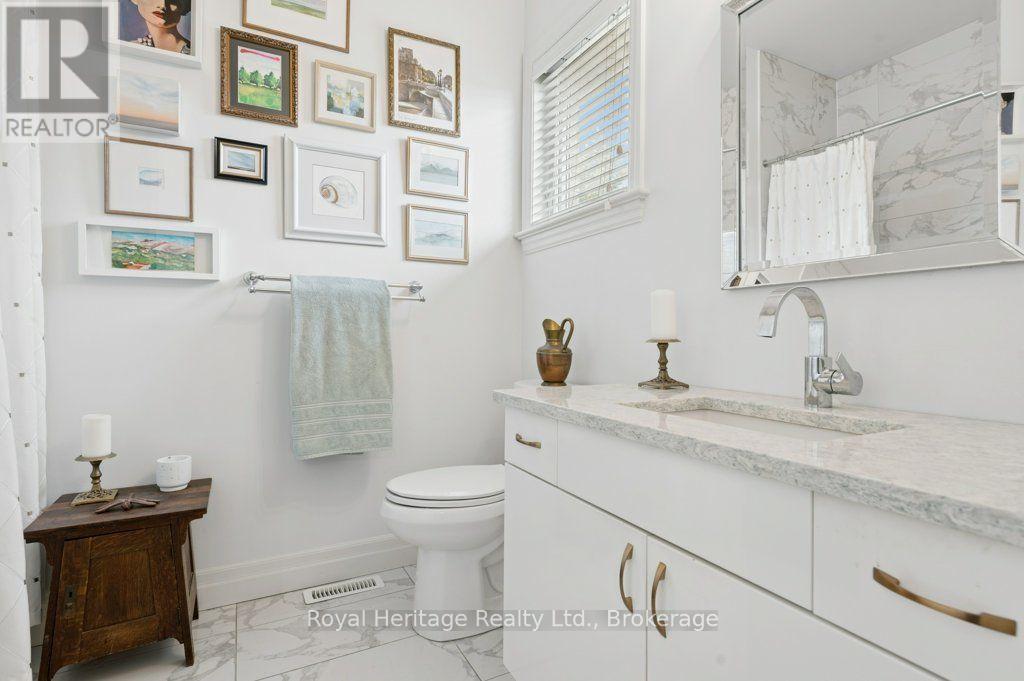 54 HUMMINGBIRD DRIVE - 25