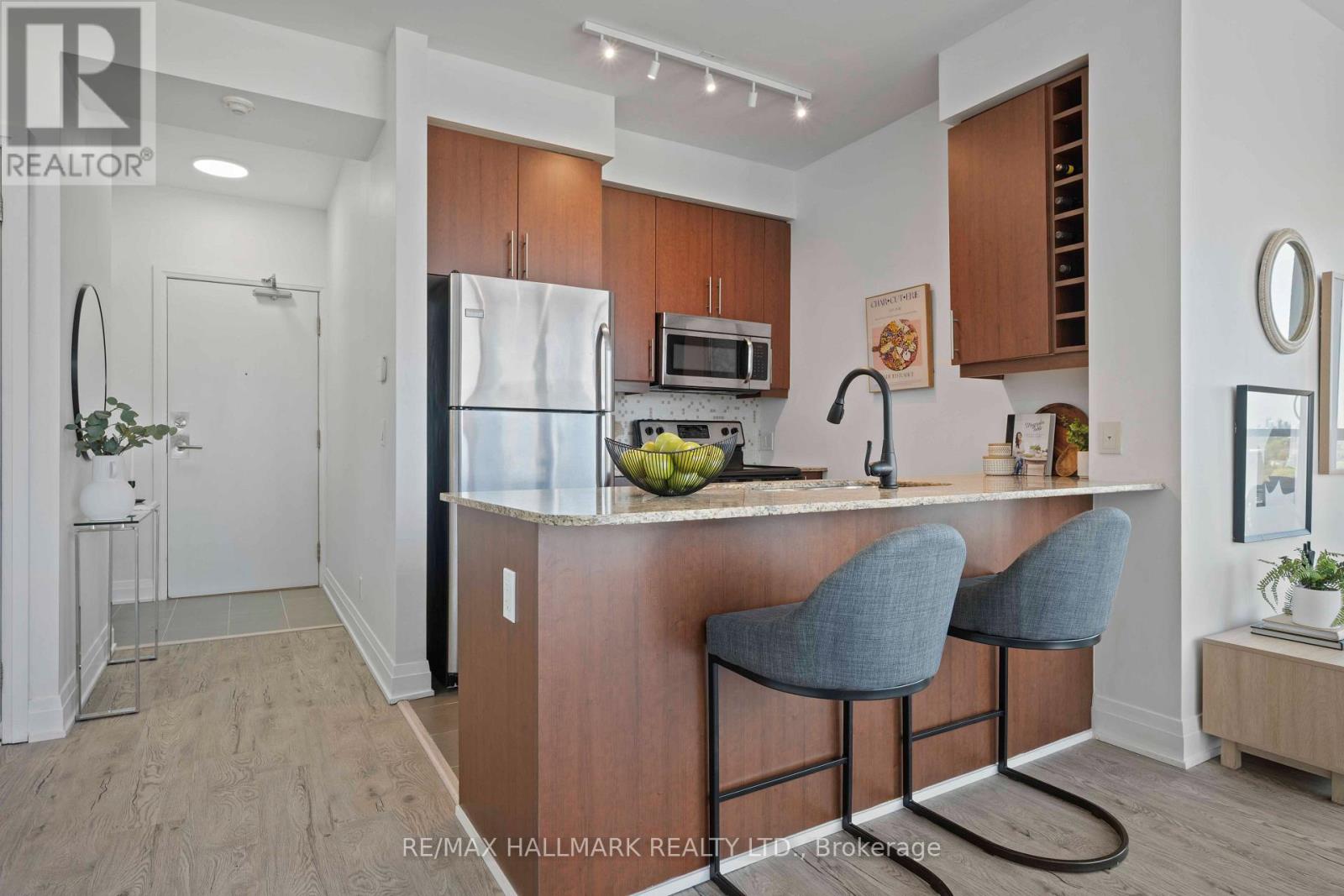 #1404 530 ST CLAIR AVENUE W - 21