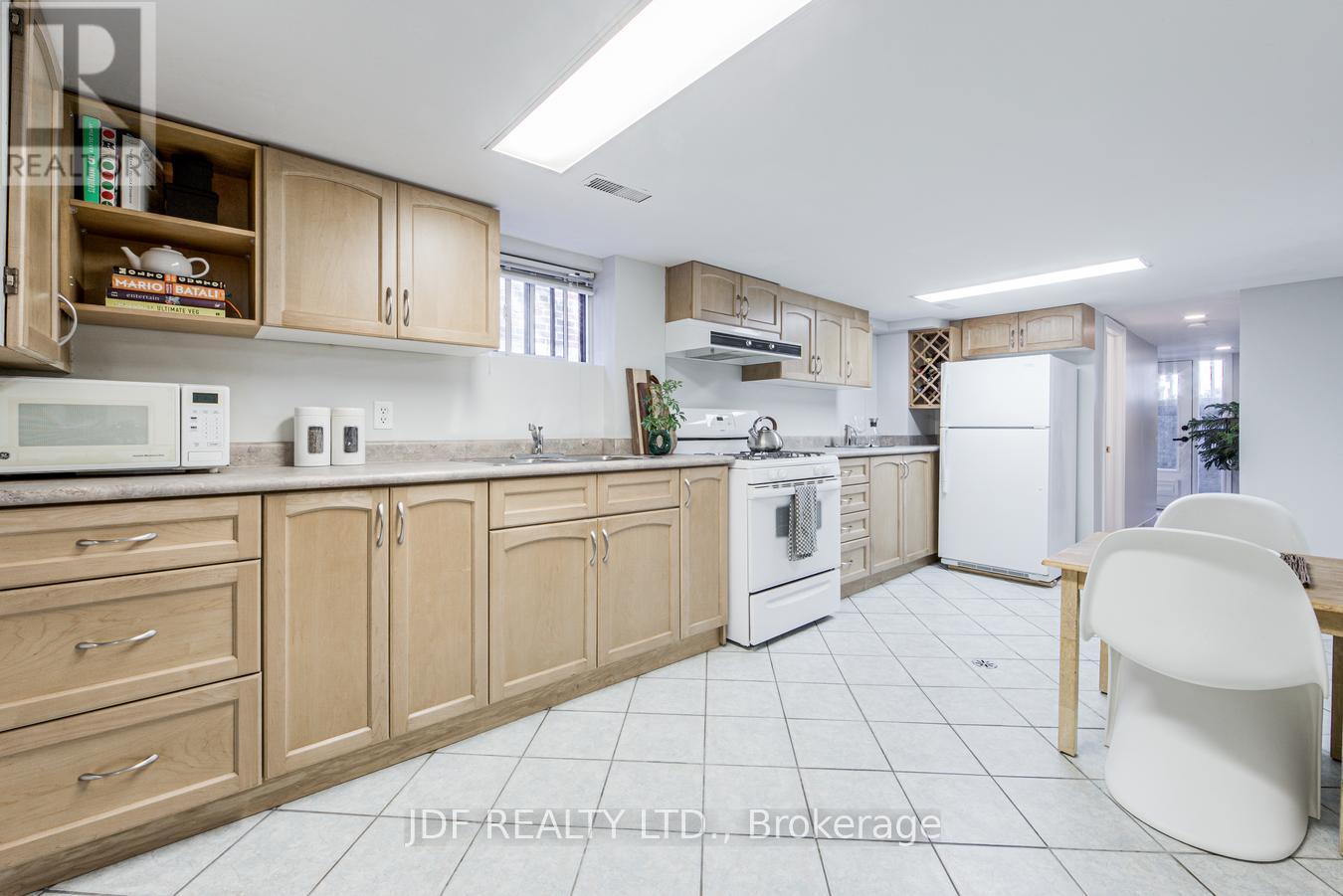313 VAUGHAN ROAD - 27