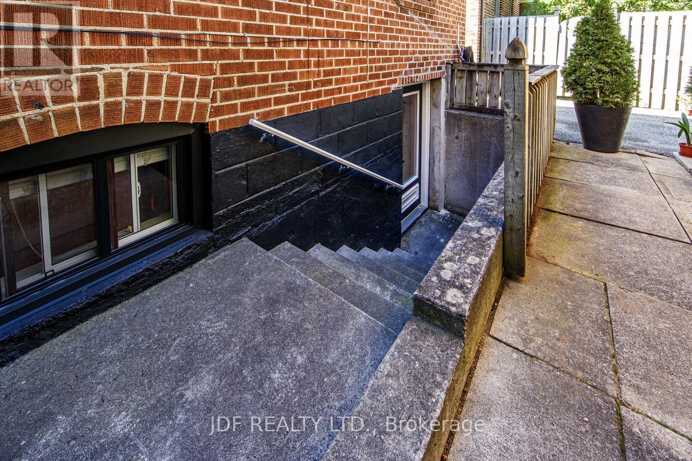 313 VAUGHAN ROAD - 36