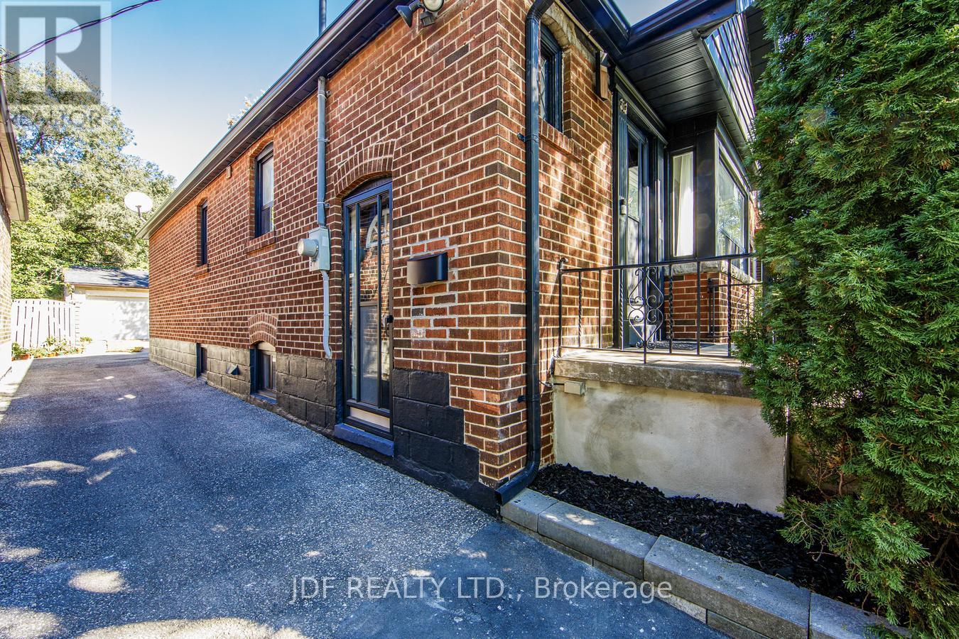 313 VAUGHAN ROAD - 37