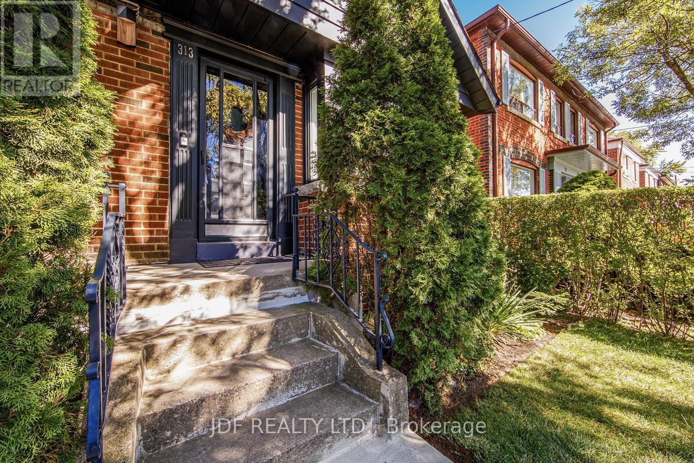 313 VAUGHAN ROAD - 4