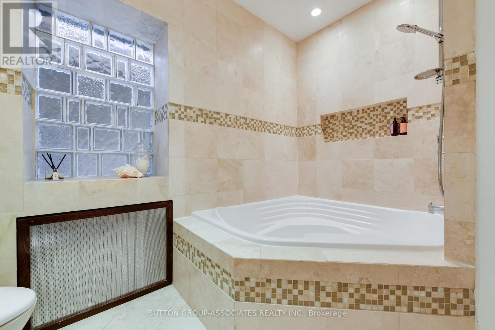 136 ARLINGTON AVENUE - 26