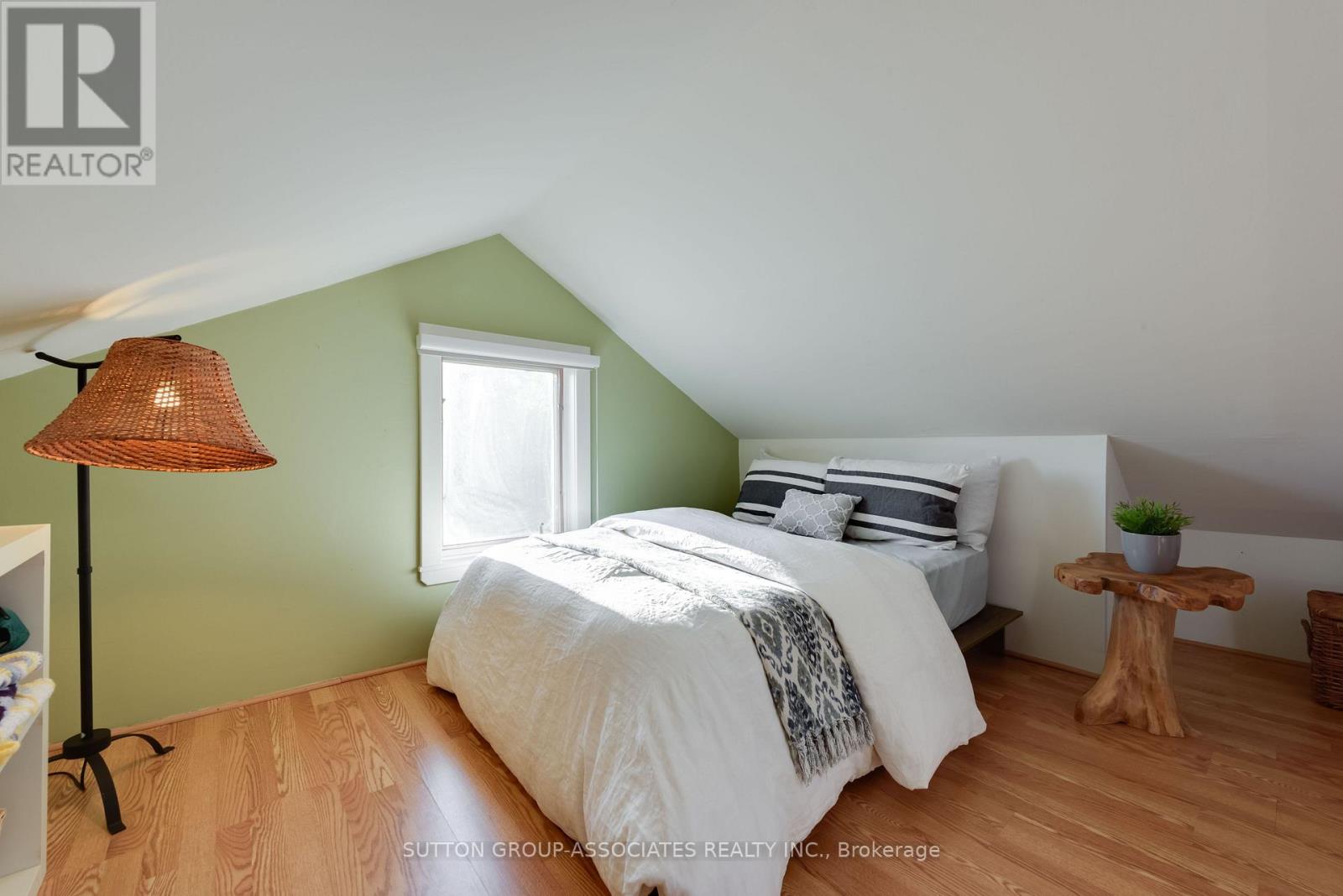136 ARLINGTON AVENUE - 30