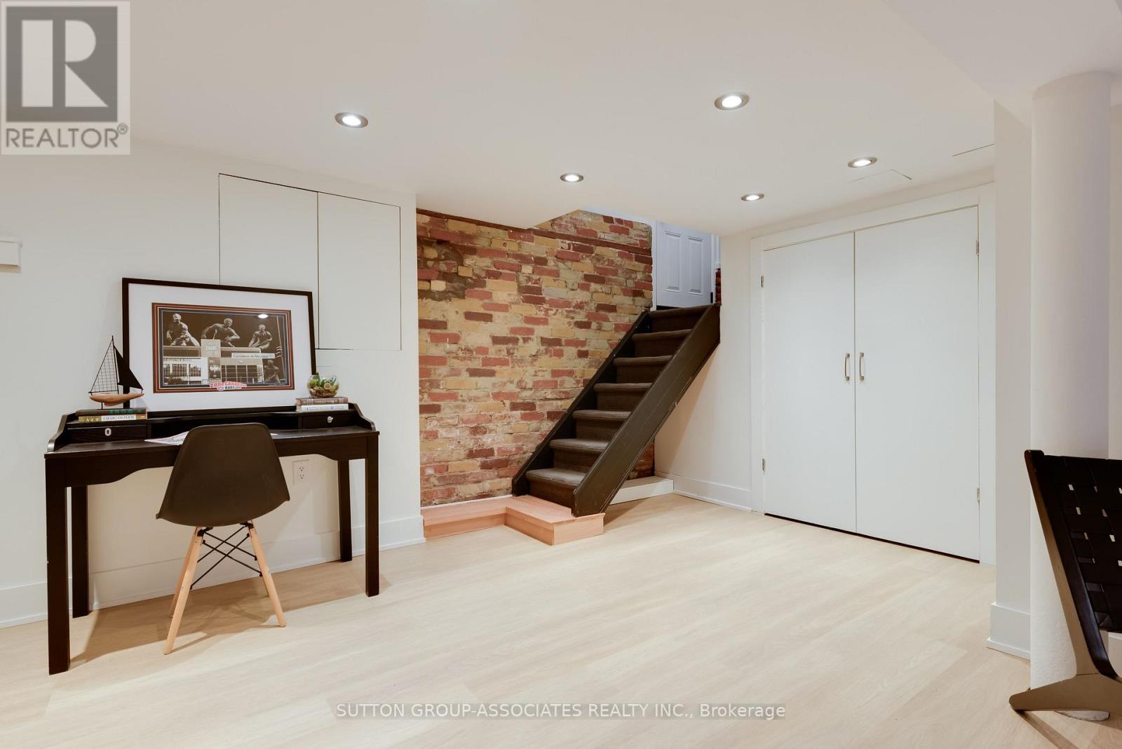 136 ARLINGTON AVENUE - 36