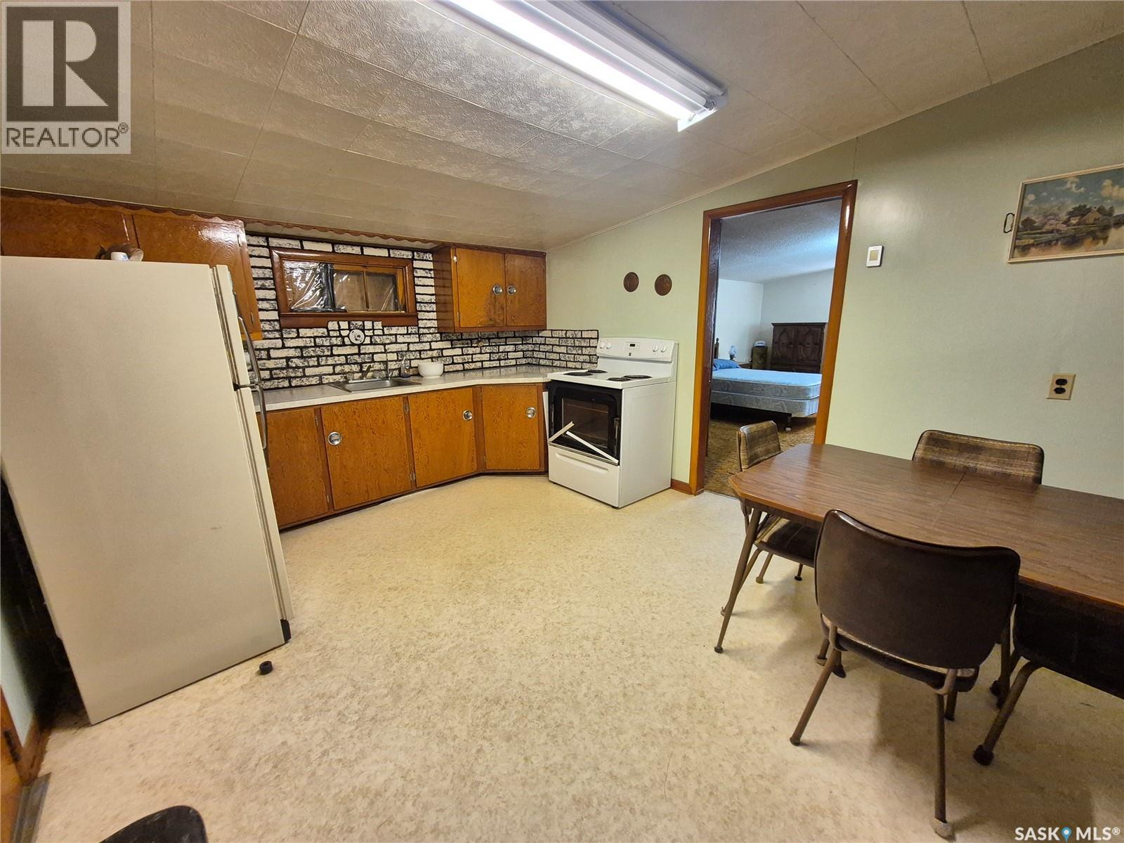 130 Forsyth STREET, Radville — photo 16