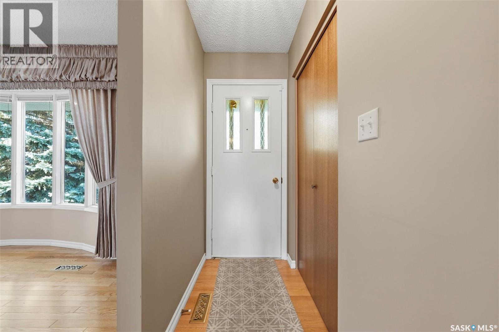 253 Laurentian DRIVE - 3