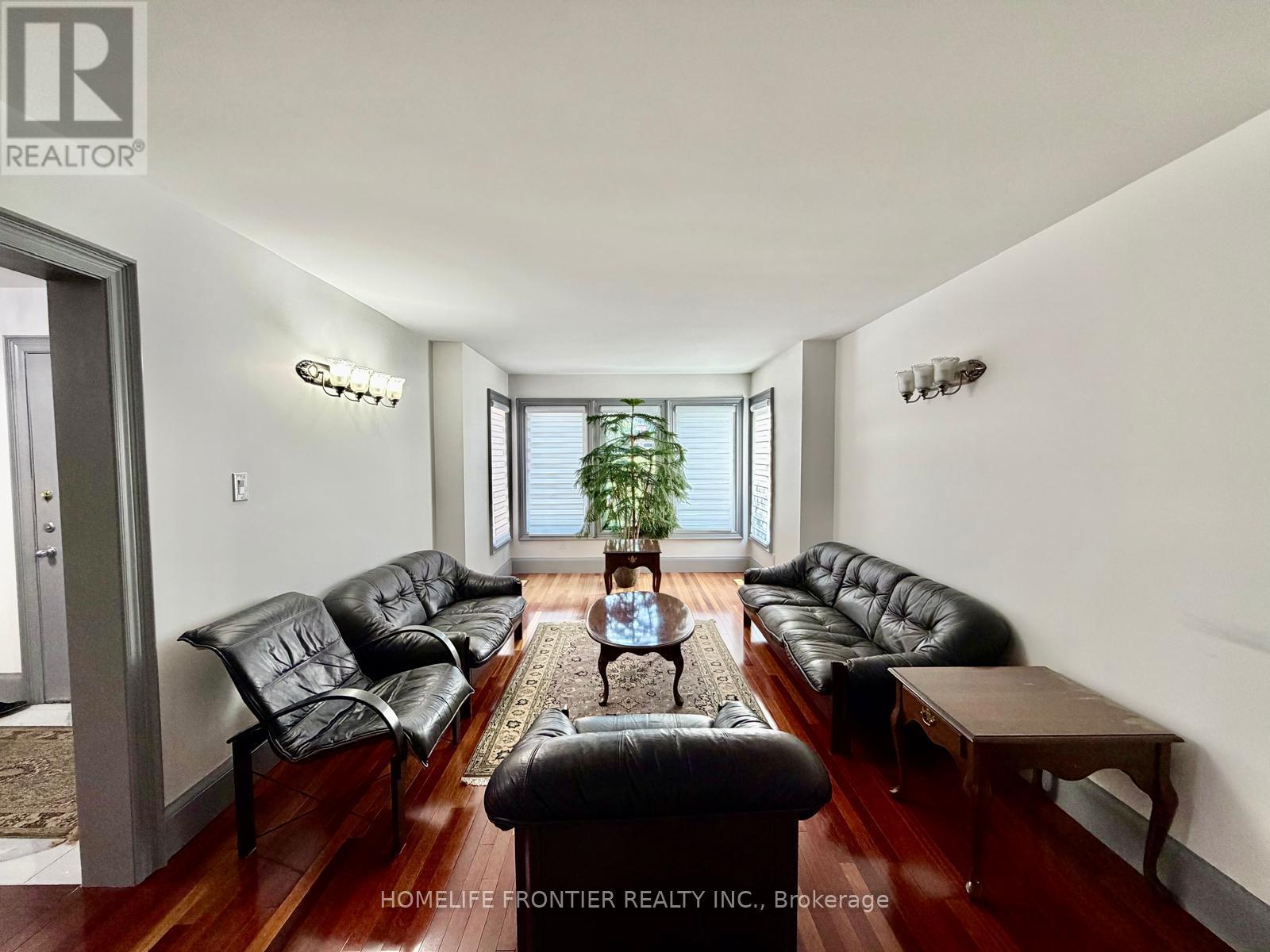 20 Bridewell Crescent, Richmond Hill, ON photo 6