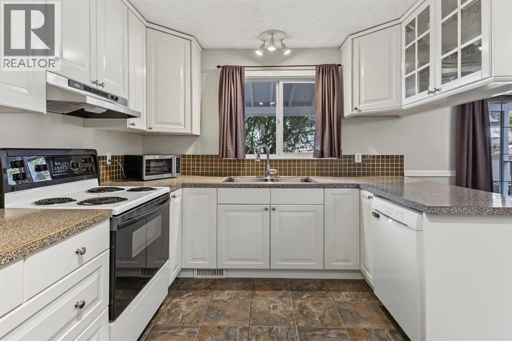 22 Deermeade Bay SE, Calgary, Alberta, T2J5Z6 — thumbnail 10