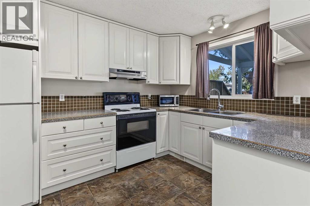 22 Deermeade Bay SE, Calgary, Alberta, T2J5Z6 — thumbnail 9