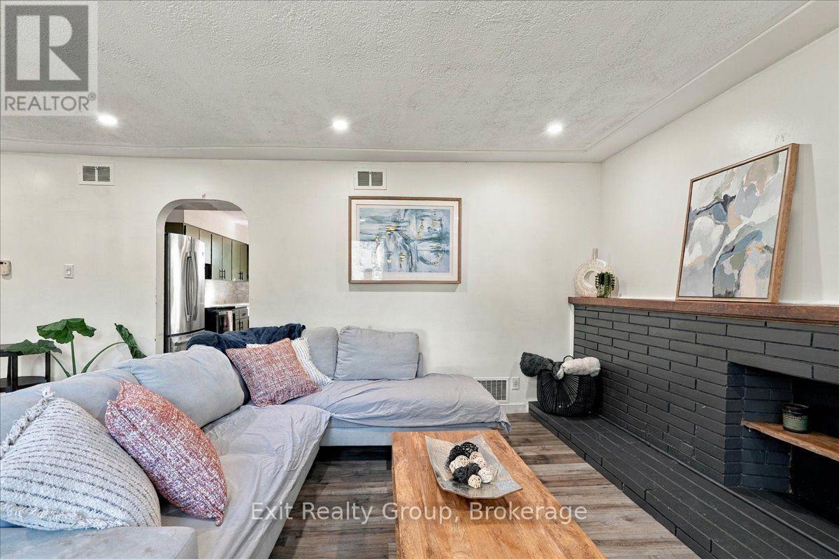 129 HARCOURT ROAD - 14