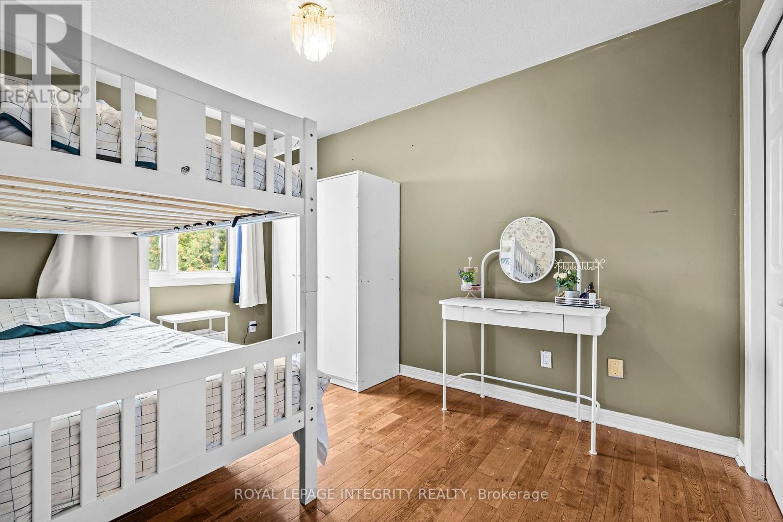26 ASTORIA CRESCENT - 22