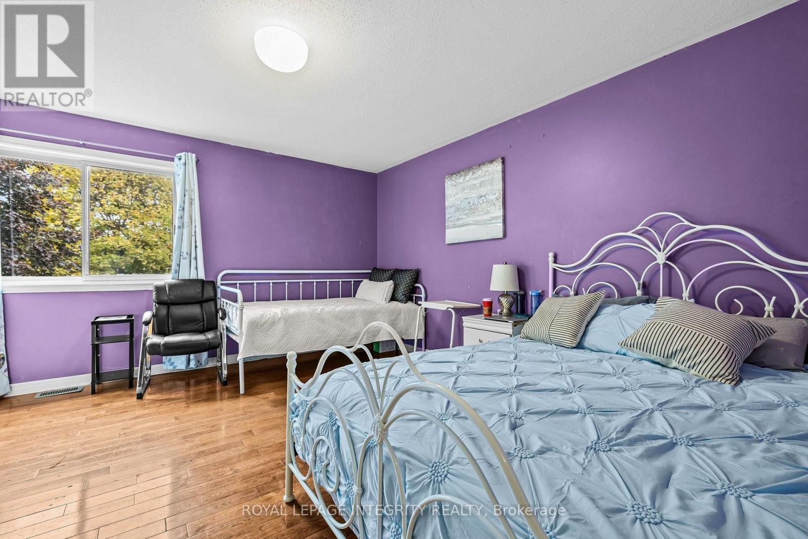 26 ASTORIA CRESCENT - 27