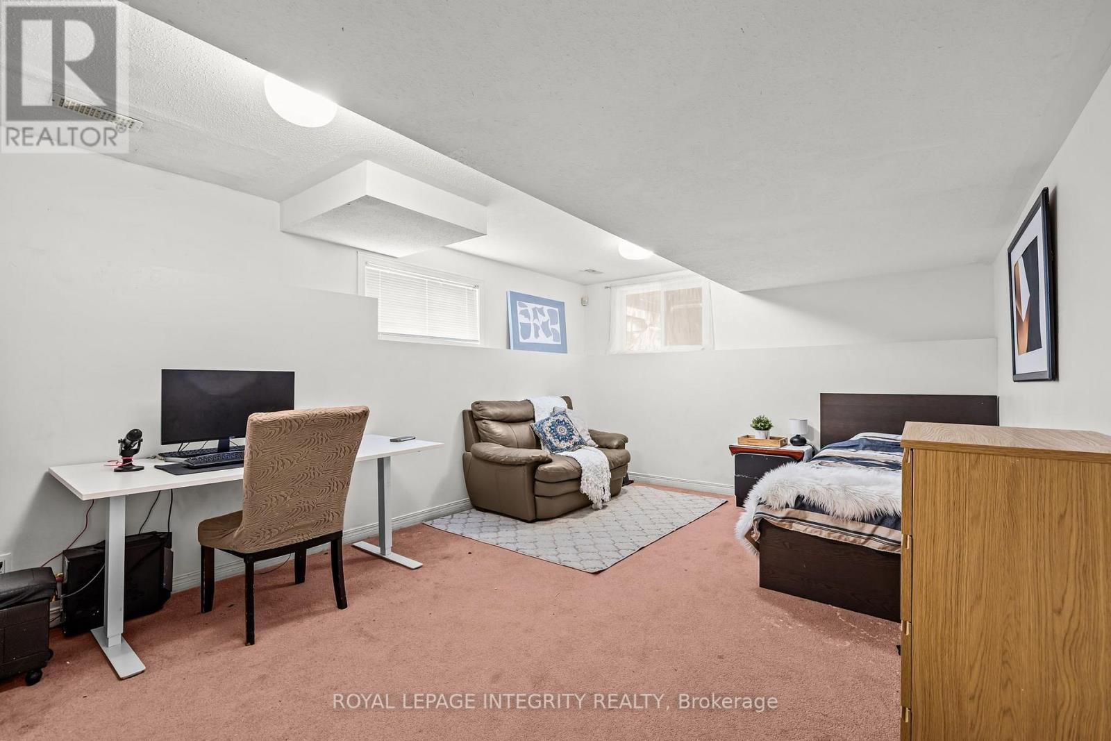 26 ASTORIA CRESCENT - 31
