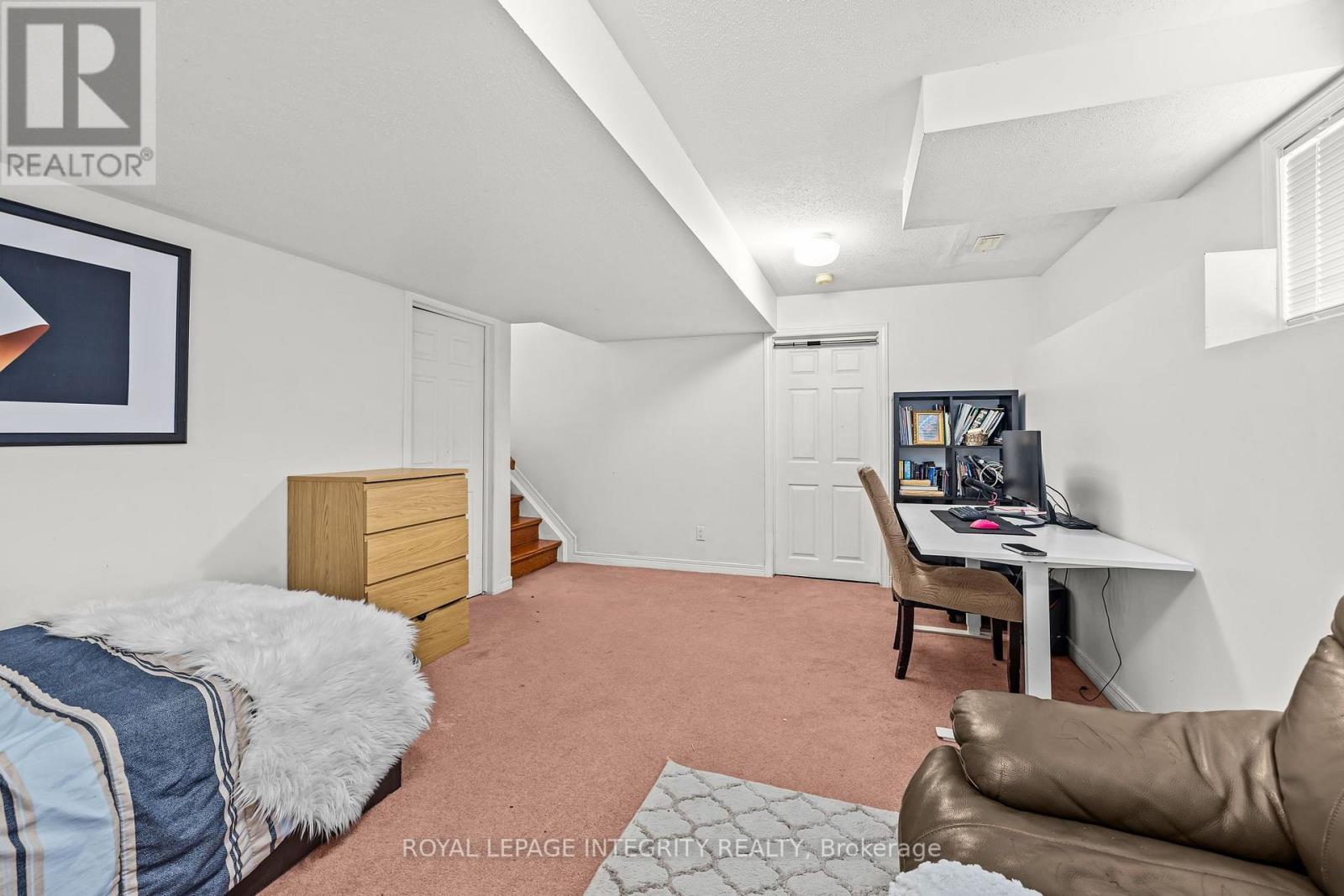 26 ASTORIA CRESCENT - 33