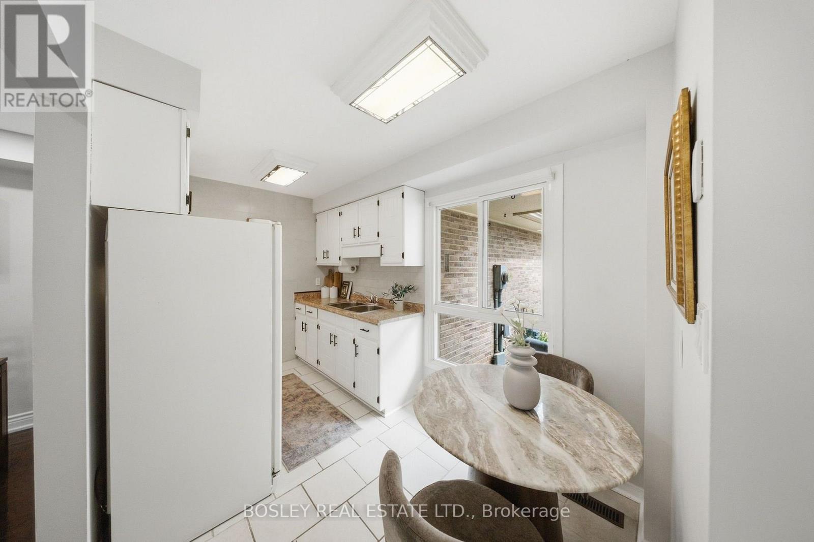 865 GENTRY CRESCENT - 17