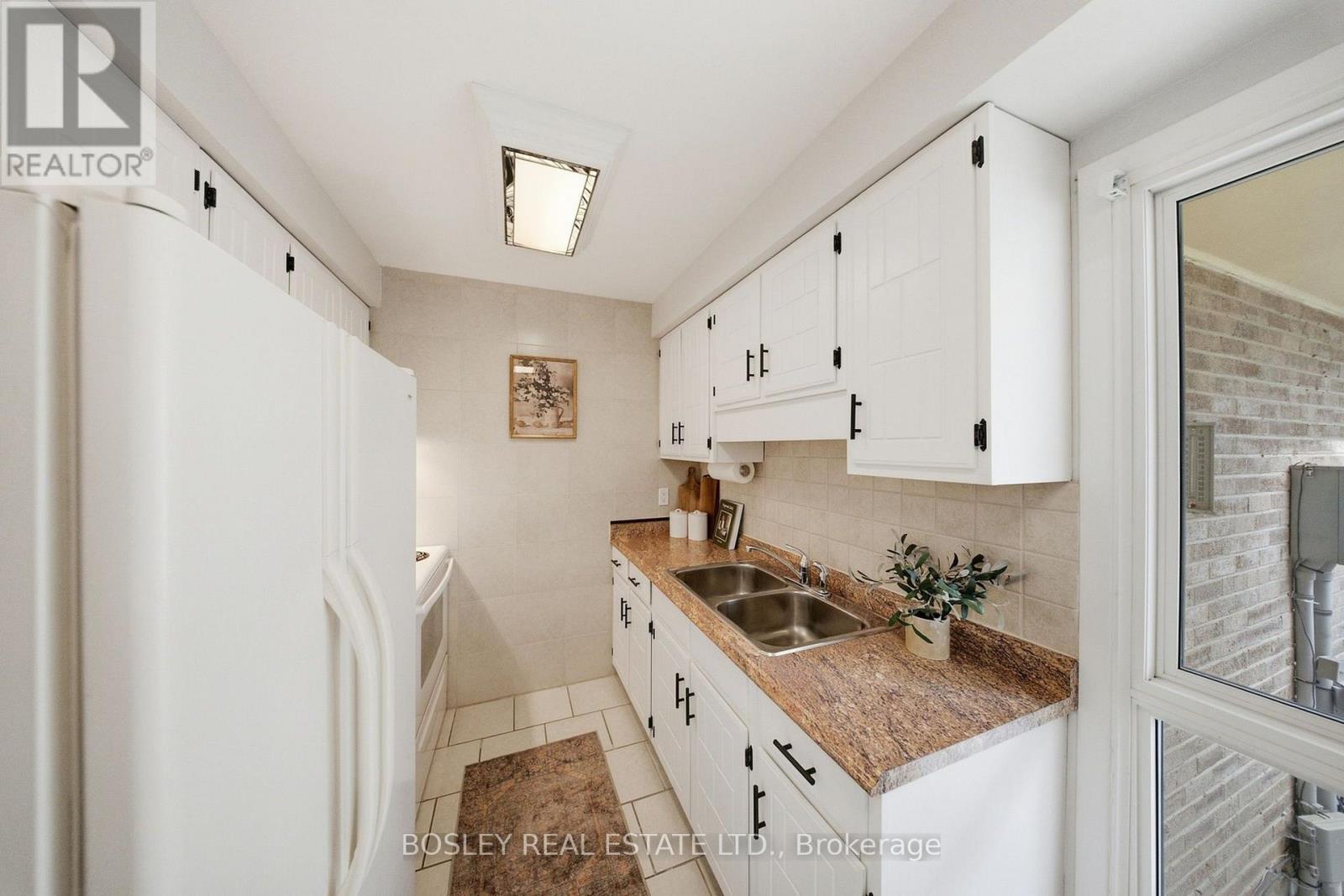 865 GENTRY CRESCENT - 21