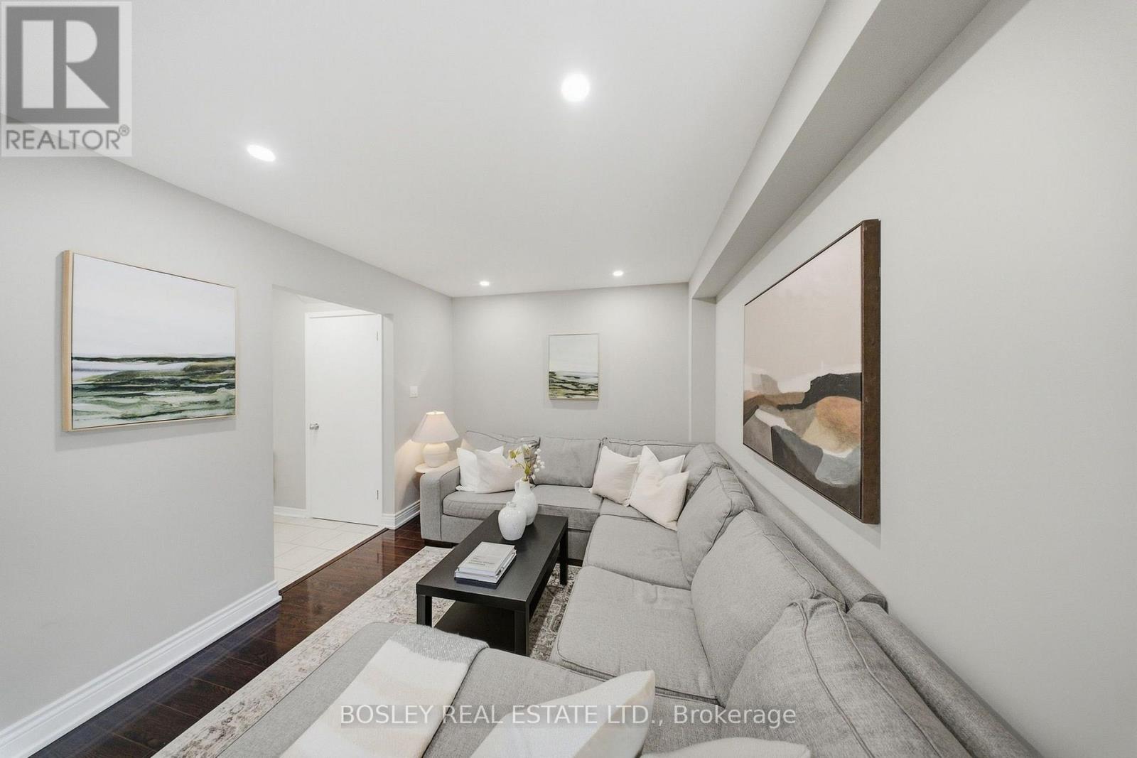 865 GENTRY CRESCENT - 28
