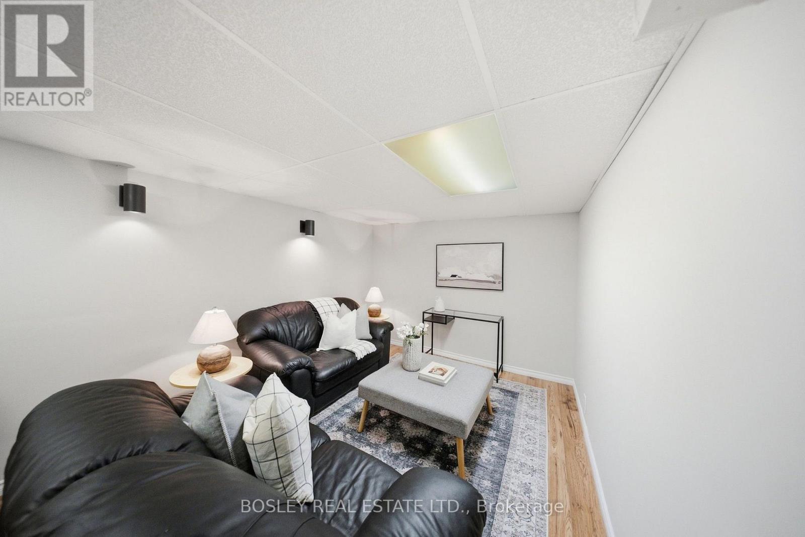 865 GENTRY CRESCENT - 44