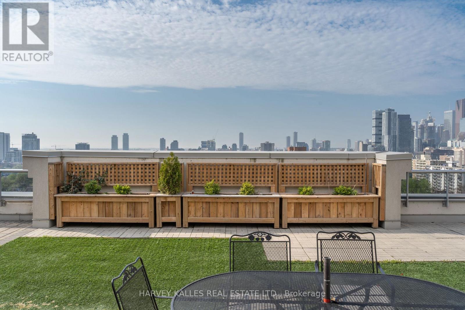 #313 225 WELLESLEY STREET E - 11