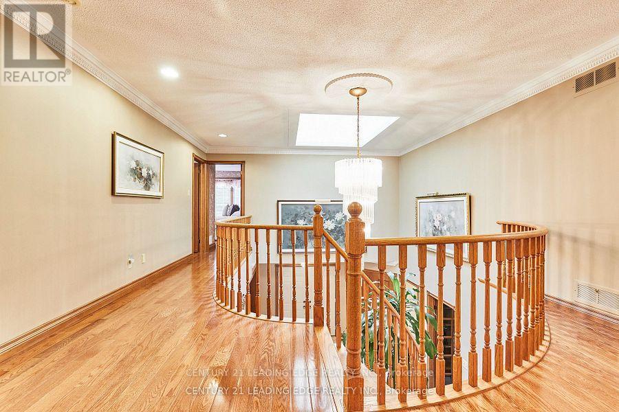 1127 OSHAWA BOULEVARD N - 6