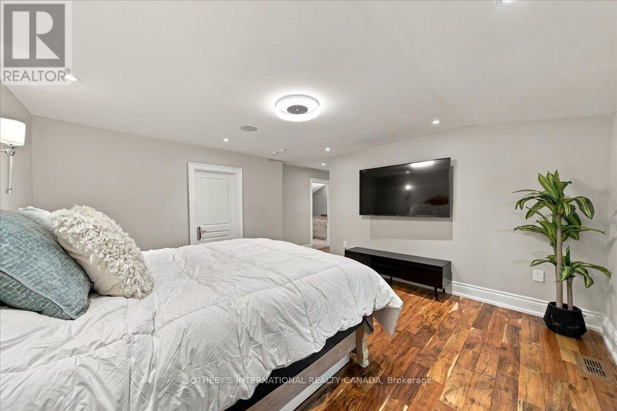 520 ARROWHEAD ROAD - 33