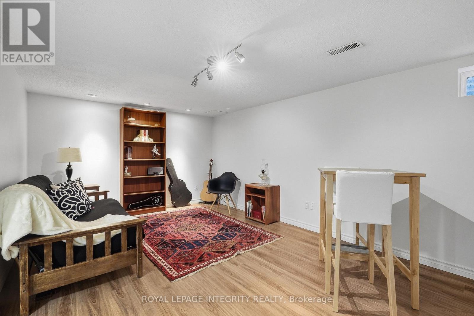 18 GREENBANK ROAD S - Image 21