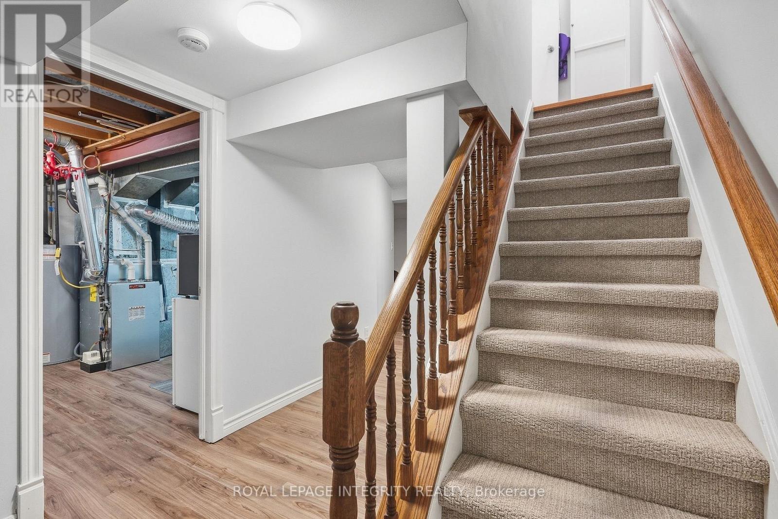18 GREENBANK ROAD S - 22