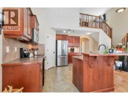 Living room - 100 Wade Close, Red Deer, AB T4N7E6 Photo 7