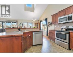 Family room - 100 Wade Close, Red Deer, AB T4N7E6 Photo 9