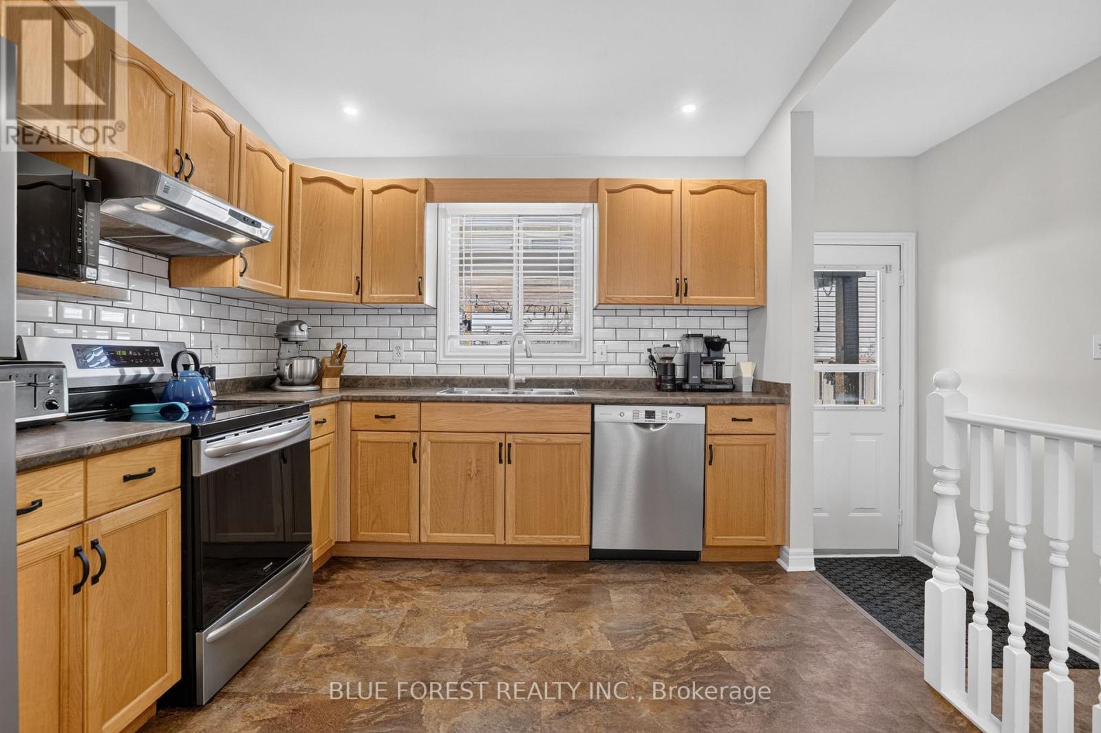 11 EDGEWELL CRESCENT - 13