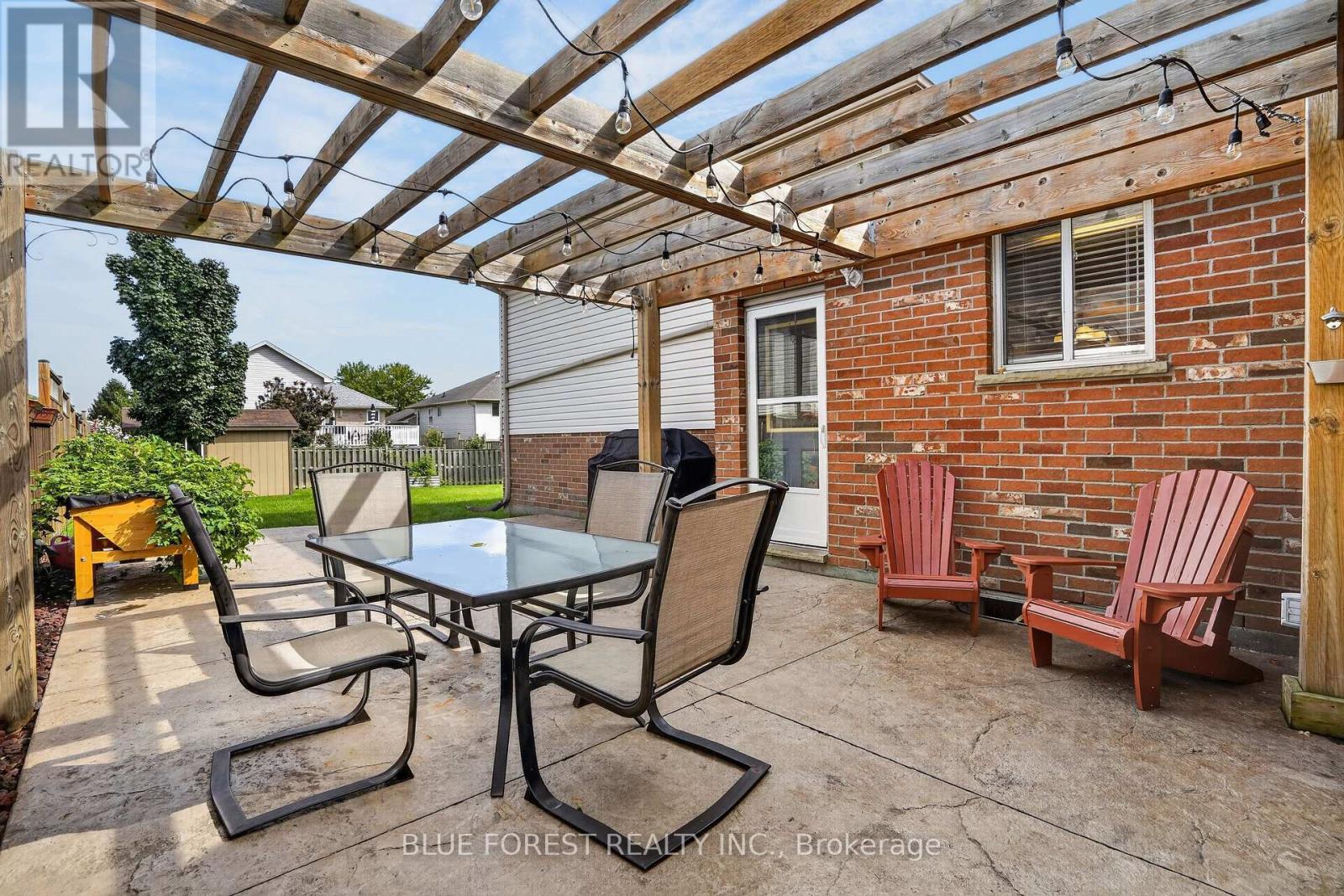 11 EDGEWELL CRESCENT - 33