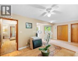 Living room - 2 1215 Stelly's Cross Rd, Central Saanich, BC V8M1H3 Photo 11