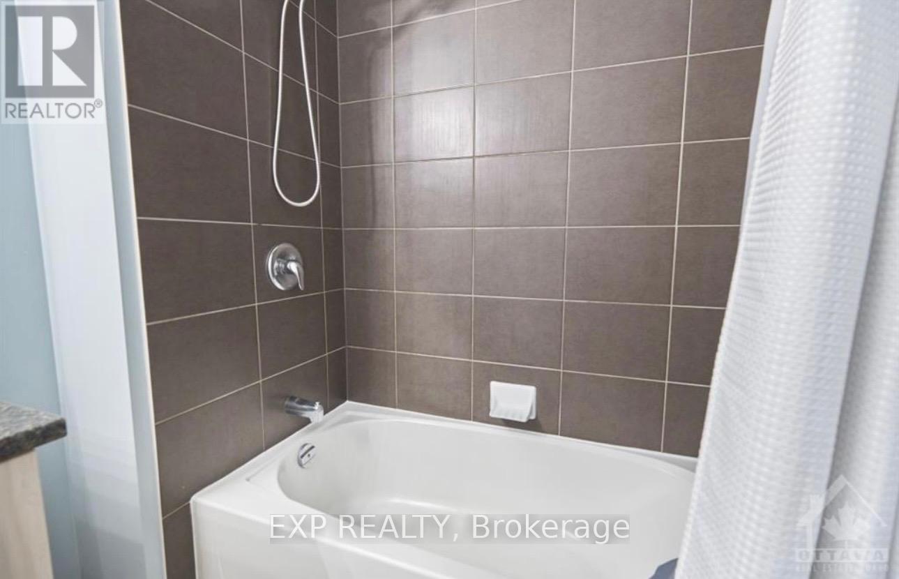 125 Dahlia Street East — photo 14