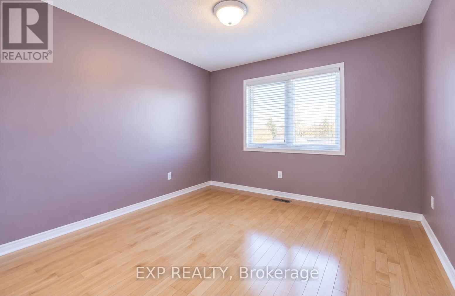 125 Dahlia Street East — photo 15