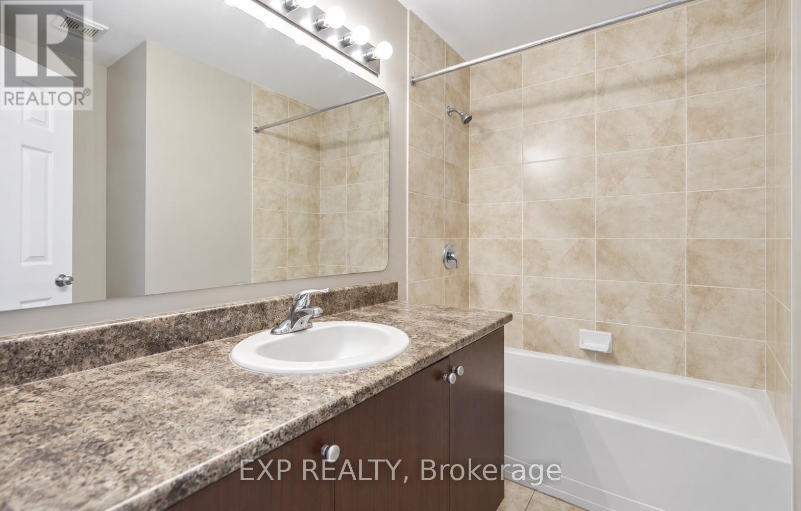 125 Dahlia Street East — photo 17
