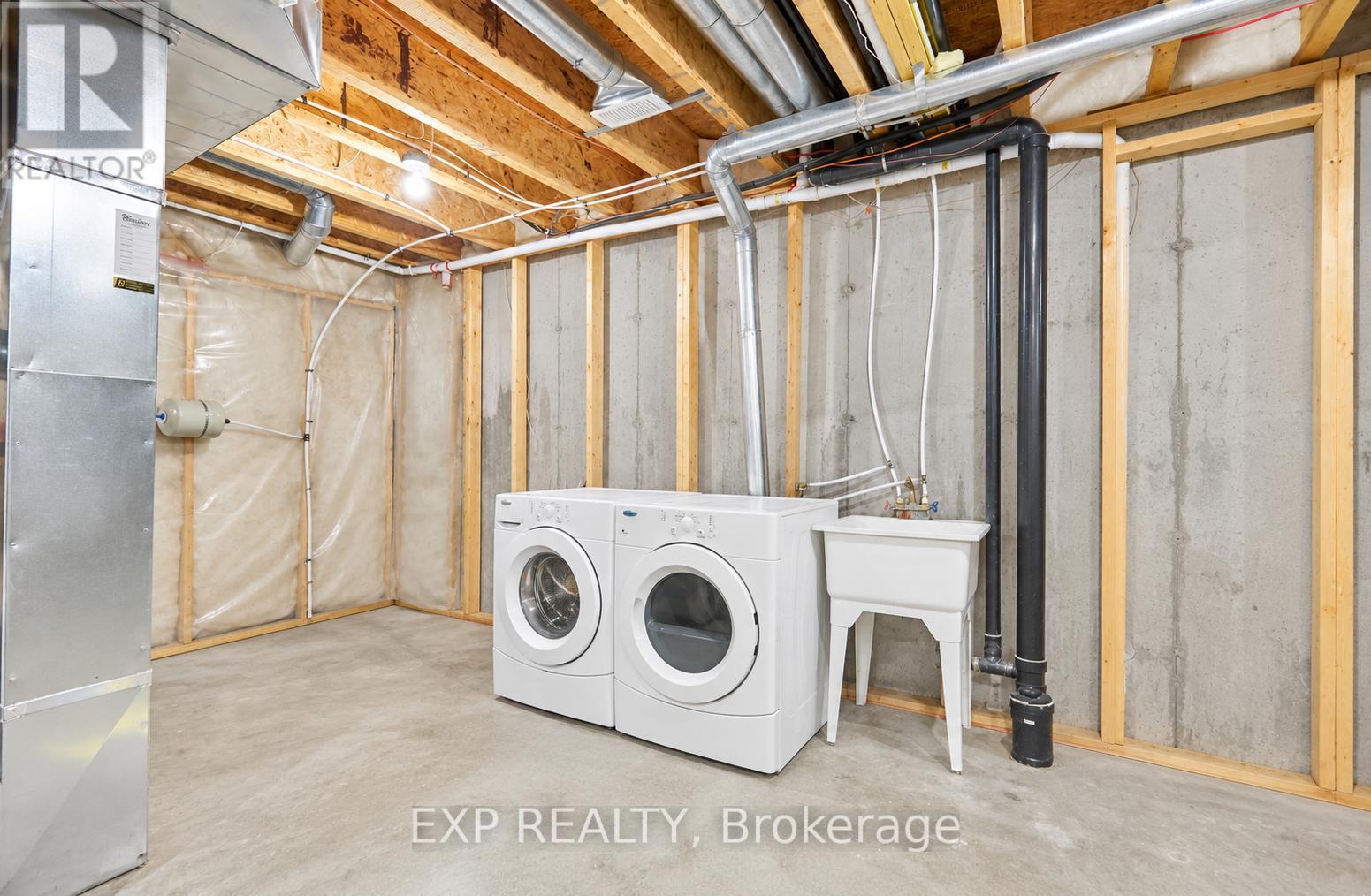 125 Dahlia Street East — photo 18