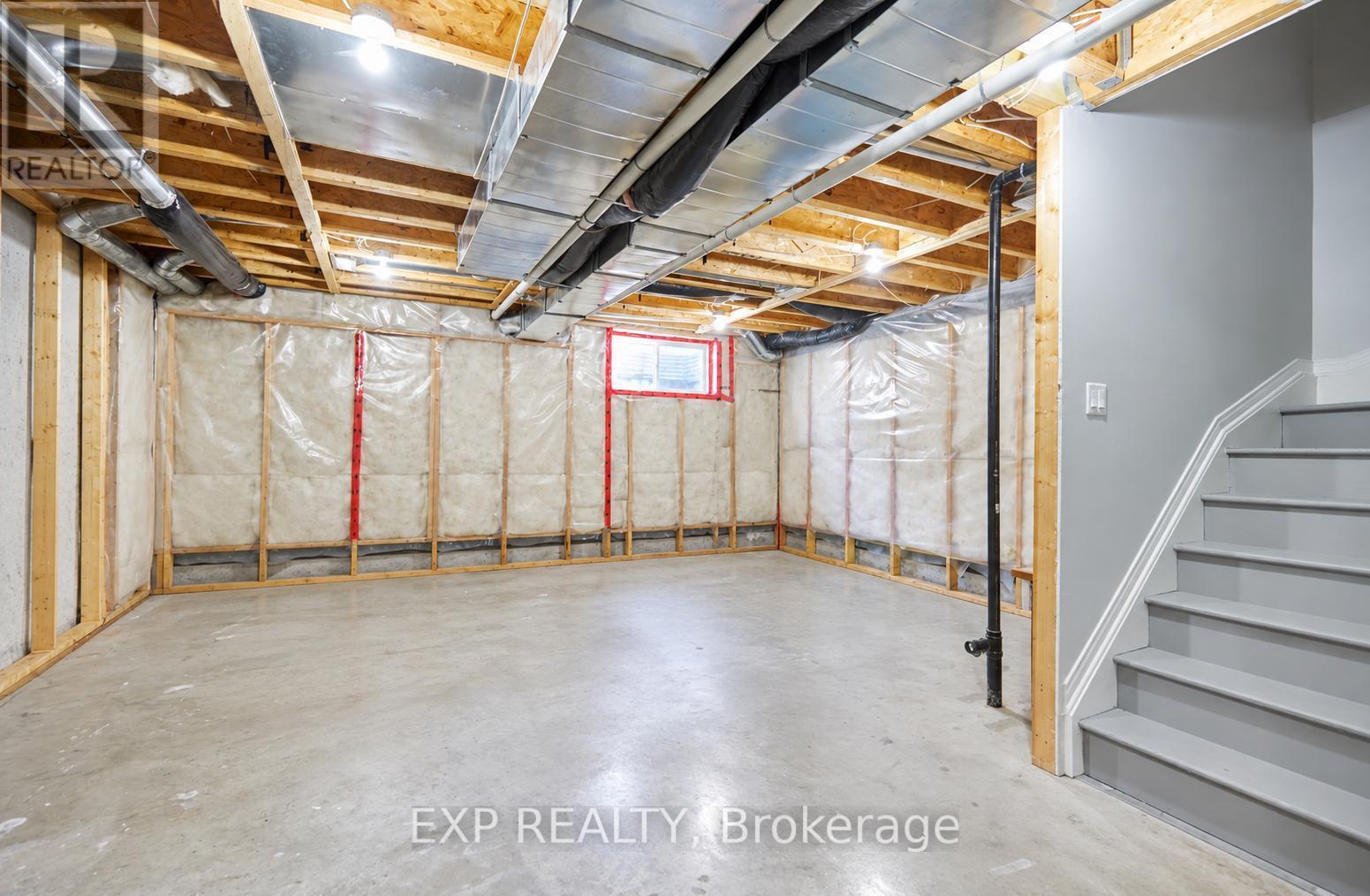 125 Dahlia Street East — photo 19