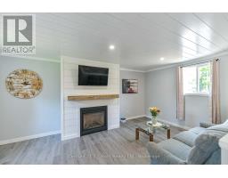 Family room - 3332 Cleveland Avenue, Severn, ON L0K1G0 Photo 9