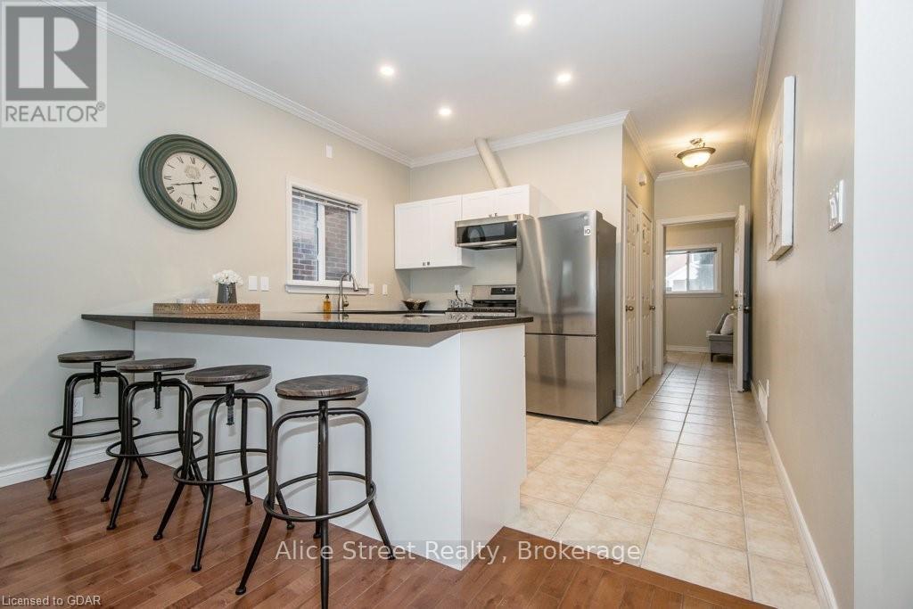 MAIN UNIT - 129 ELIZABETH STREET, Guelph (St. Patrick's Ward) — photo 2