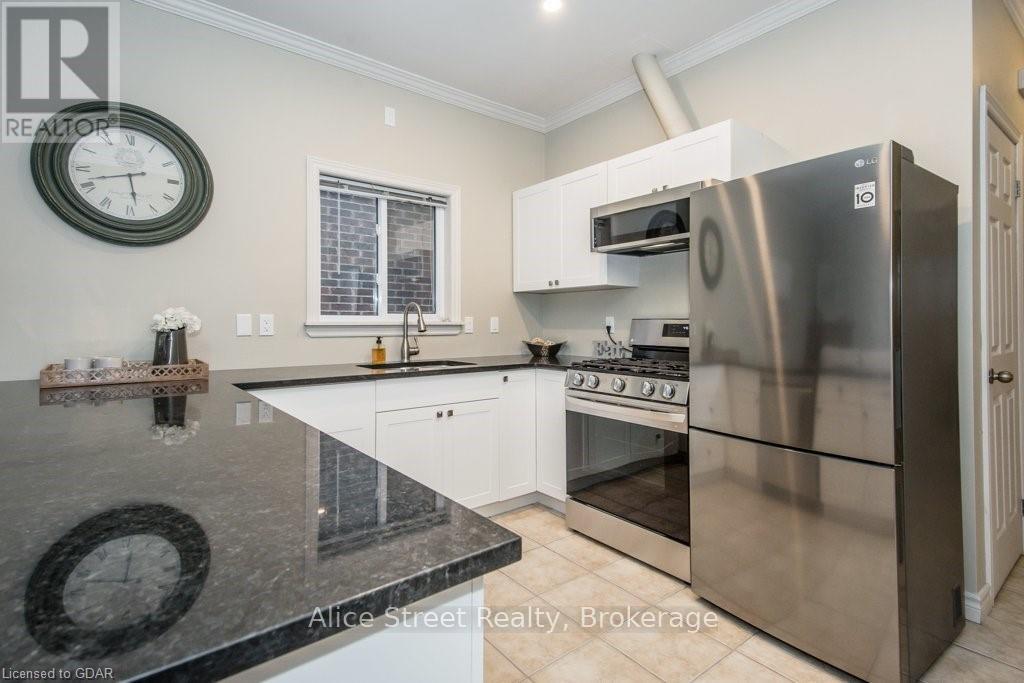 MAIN UNIT - 129 ELIZABETH STREET, Guelph (St. Patrick's Ward) — photo 3