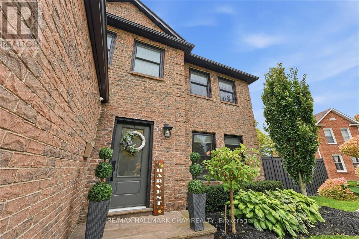 5 DRAPER COURT, Whitby (Lynde Creek) — photo 2