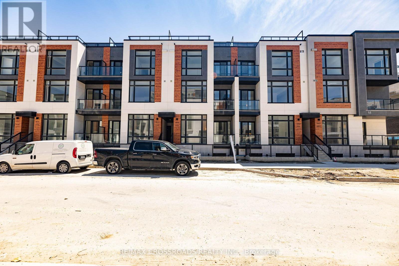 1503 - 11 DAVID EYER ROAD, Richmond Hill — photo 2