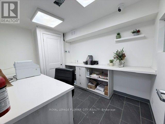 UPPER - 43 COLLIER STREET, Barrie (City Centre) — photo 7