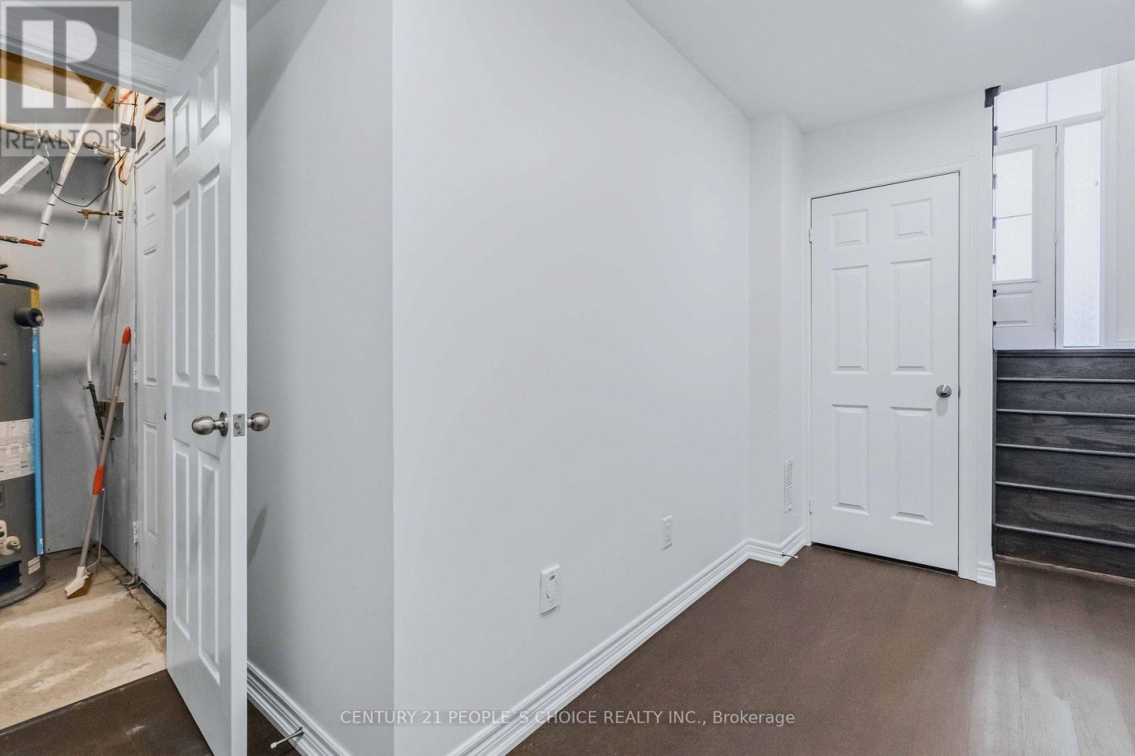 52 ALDERSGATE DRIVE - 35