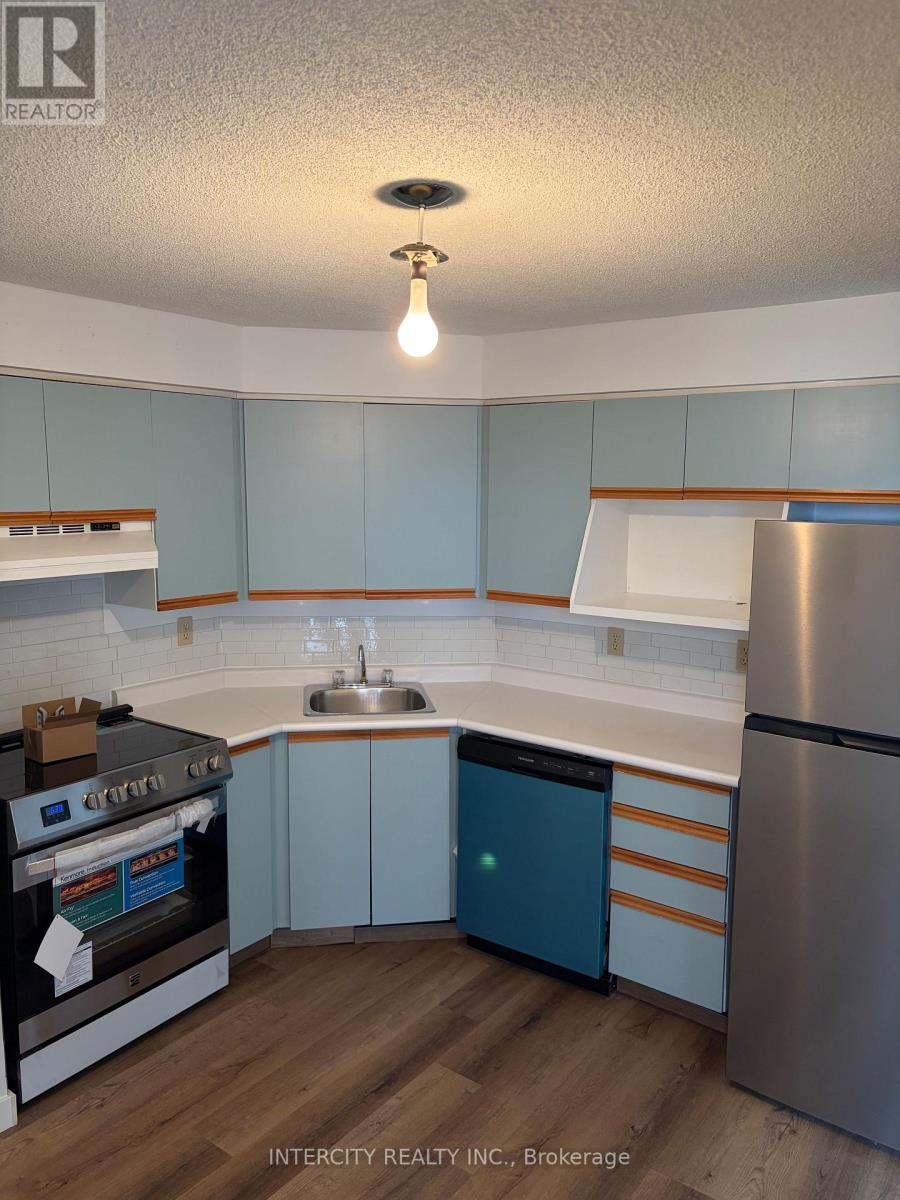 1110 - 61 MARKBROOK LANE, Toronto (Mount Olive-Silverstone-Jamestown) — photo 2