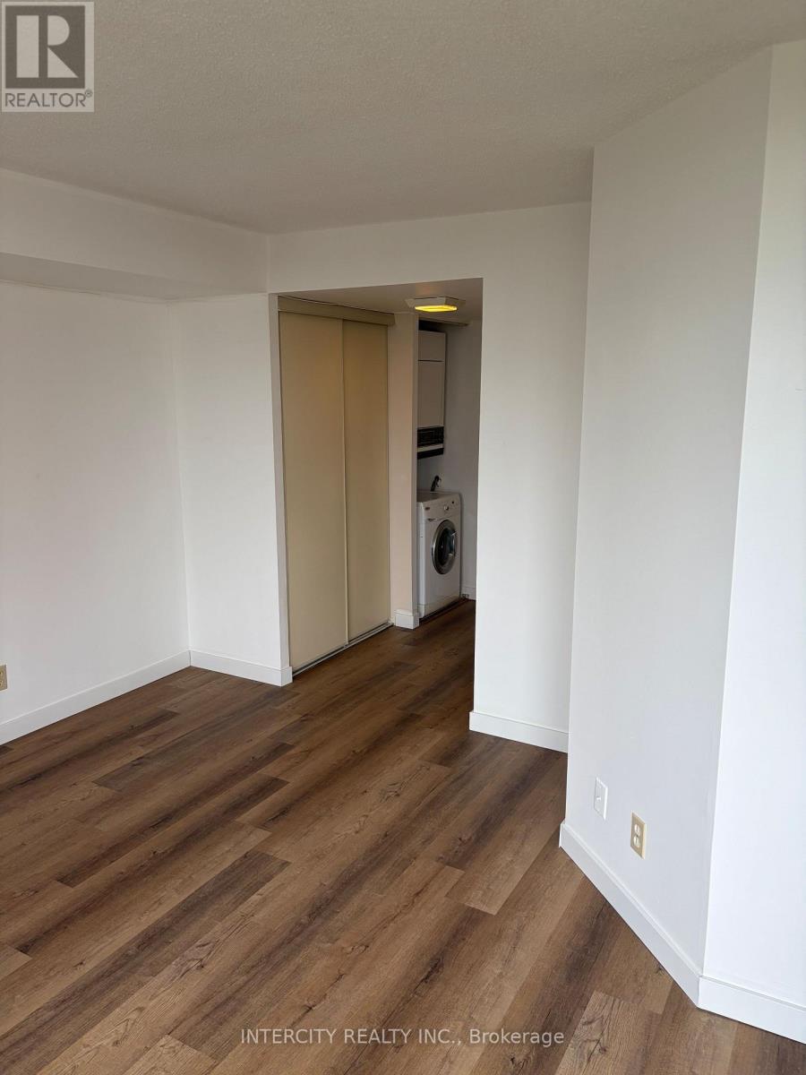 1110 - 61 MARKBROOK LANE, Toronto (Mount Olive-Silverstone-Jamestown) — photo 6