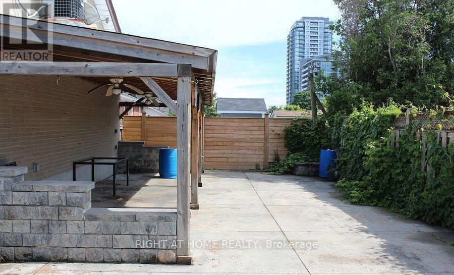 35 WARNICA AVENUE, Toronto (Islington-City Centre West) — photo 4