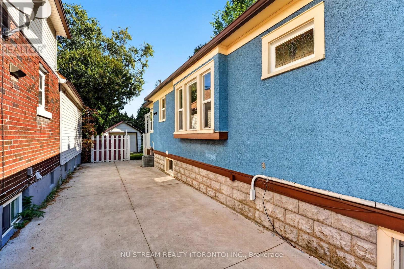 9 MANNING STREET - 49