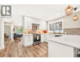 Full bathroom - 36 Mt Trinity Avenue, Fernie, BC V0B1M3 Photo 13